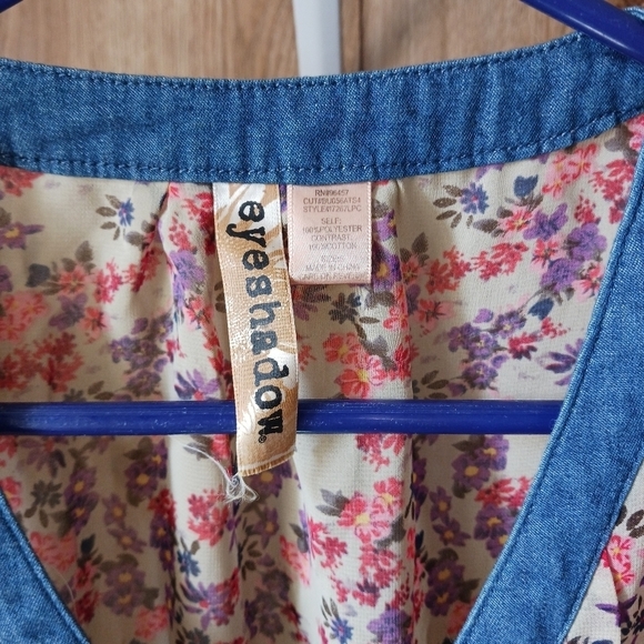 Eyeshadow Sheer Floral Button Down Top Size Sm… - Picture 7 of 9